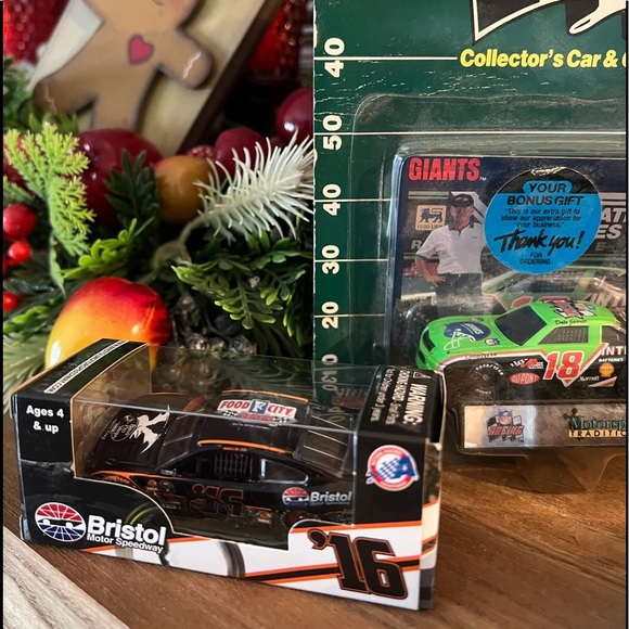 4 NASCAR & NFL Collector Cars - Picture 5 of 5